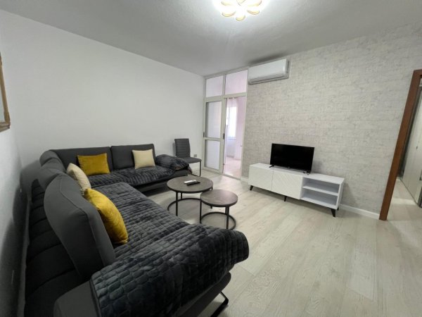 Tirane, jepet me qera apartament 1+1 Kati 3, 75 m² 650 € (BKT ,Komuna e Parisit)