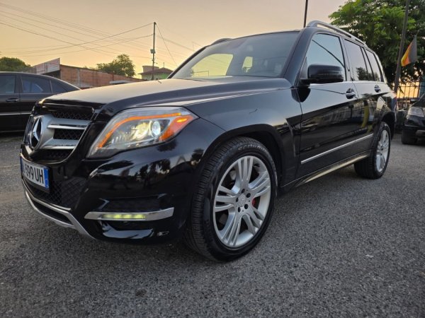 Tirane, shitet makine Mercedez Benc Nafte, e zeze automatik Klima 240.000 km 11.000 €