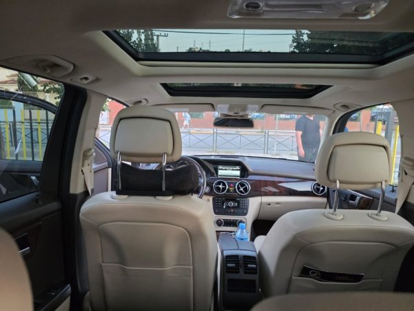 Tirane, shitet makine Mercedez Benc Nafte, e zeze automatik Klima 240.000 km 11.000 €