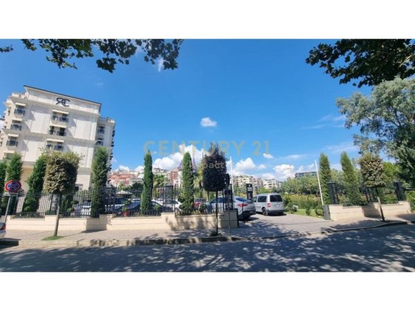 Tirane, shitet apartament 2+1 Kati 2, 159 m² 284.525 € 