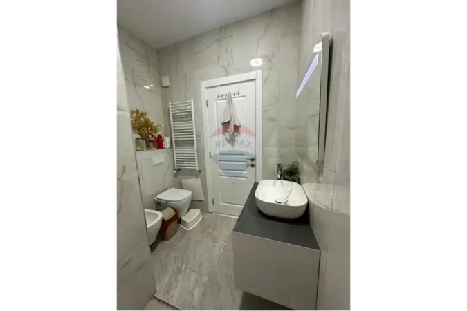 Tirane, jepet me qera apartament , 100 m² 600 € 