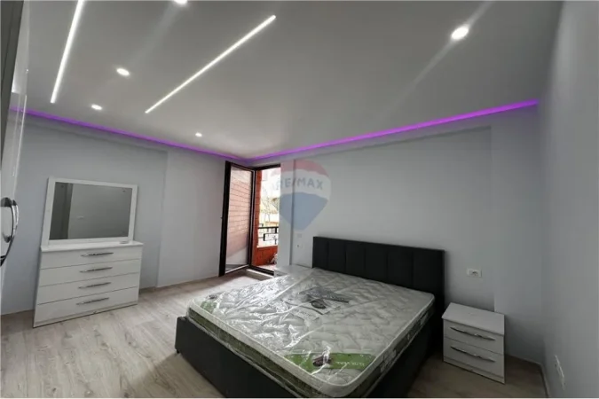 Tirane, jepet me qera 2+1+Aneks+Ballkon , 600 € 