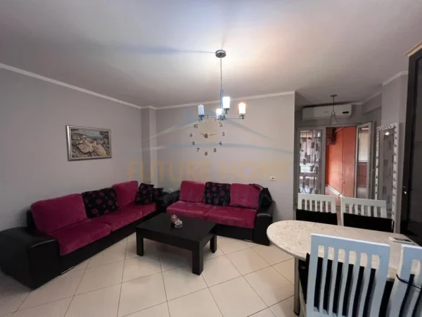 Tirane, jepet me qera apartament 1+1+Ballkon Kati 3, 500 m² 500 € (Jordan Misja)