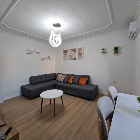 Tirane, jepet me qera nga Pronari, pa-komision apartament 2+1+Aneks+Ballkon Kati 4, 70 m² 62,000 lek, mbrapa shkolles1 Maj, Rruga Zonja Curre, tek tuneli i pare i Ali Demit