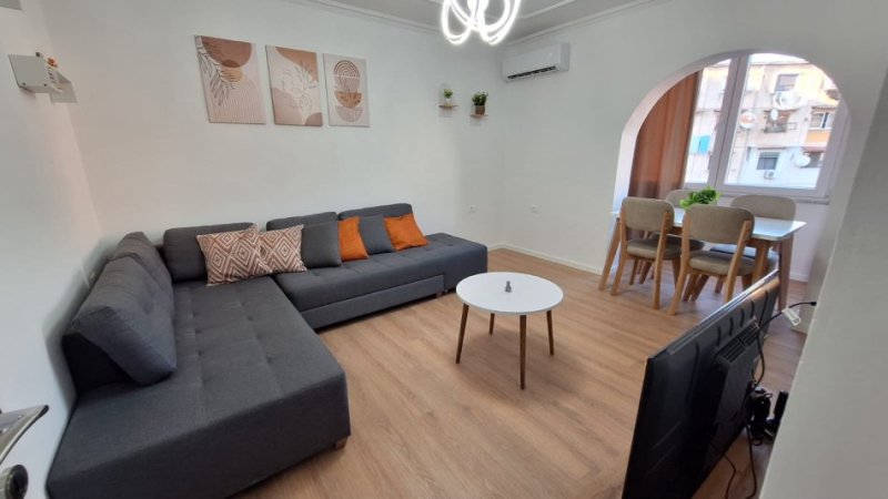 Tirane, jepet me qera nga Pronari, pa-komision apartament 2+1+Aneks+Ballkon Kati 4, 70 m² 62,000 lek, mbrapa shkolles1 Maj, Rruga Zonja Curre, tek tuneli i pare i Ali Demit