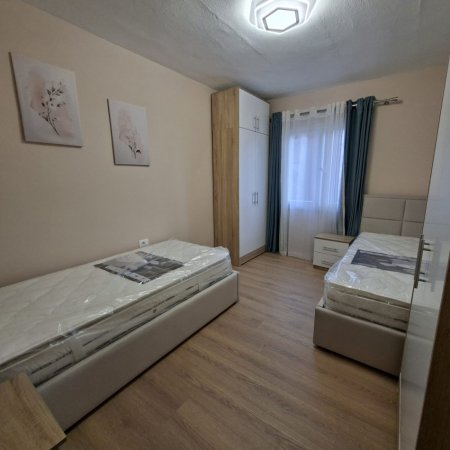 Tirane, jepet me qera nga Pronari, pa-komision apartament 2+1+Aneks+Ballkon Kati 4, 70 m² 62,000 lek, mbrapa shkolles1 Maj, Rruga Zonja Curre, tek tuneli i pare i Ali Demit