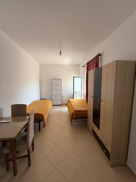 Tirane, jepet me qera nga Pronari, pa-komision garsonier Kati 3, 350 € (rruga studenti)