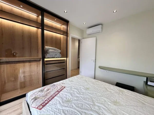 Tirane, jepet me qera apartament 1+1 Kati 5, 70 m² 650 € (BULEVARDI RI)
