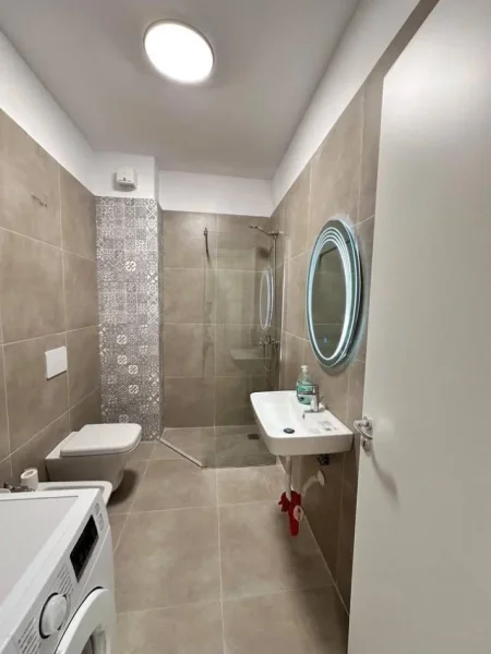 Tirane, jepet me qera apartament 1+1 Kati 5, 70 m² 650 € (BULEVARDI RI)
