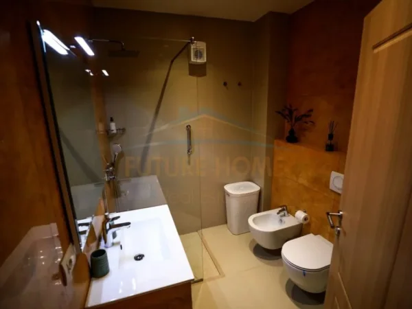 Tirane, jepet me qera apartament 2+1+Ballkon Kati 2, 80 m² 1.000 € 