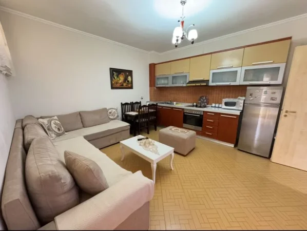 Tirane, jepet me qera apartament 2+1 Kati 4, 450 € 