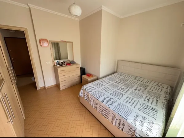 Tirane, jepet me qera apartament 2+1 Kati 4, 450 € 