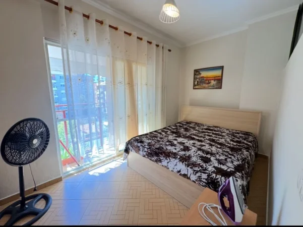 Tirane, jepet me qera apartament 2+1 Kati 4, 450 € 