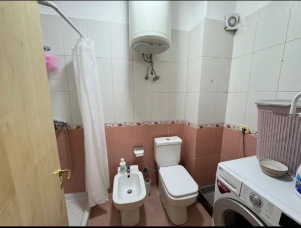 Tirane, jepet me qera apartament 2+1 Kati 4, 450 € 