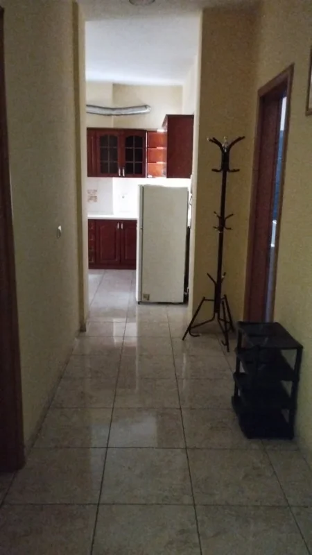 Tirane, jepet me qera apartament 2+1+2+Ballkon Kati 5, 97 m² 450 € (Terminali)