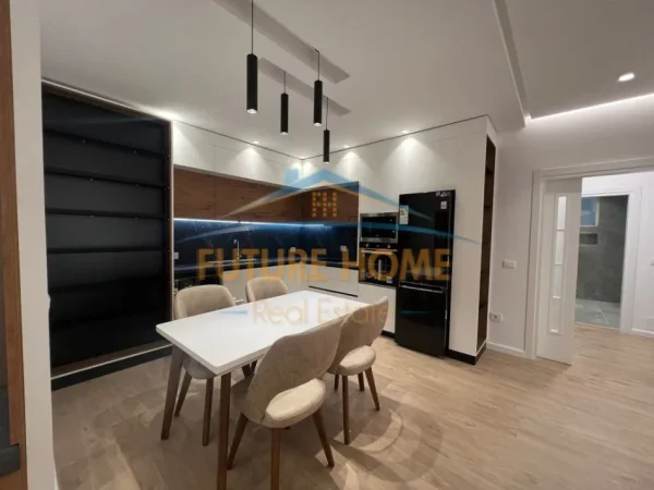 Tirane, jepet me qera apartament 2+1+Ballkon Kati 3, 124 m² 1.100 € (Zogu i Zi)