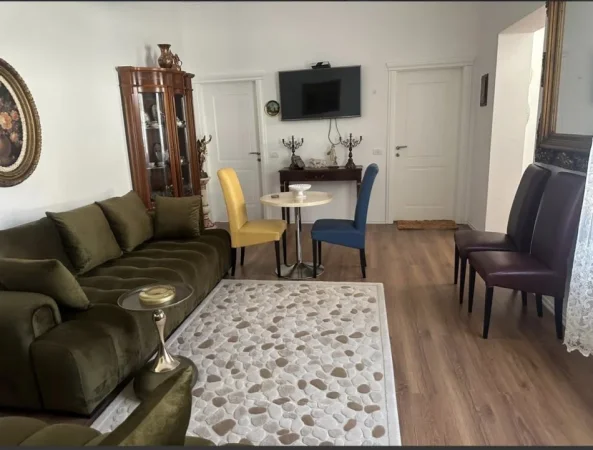 Tirane, shitet shtepi 2+1+Ballkon , 127 m² 280.000 € 