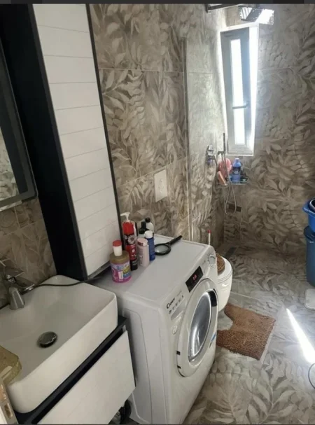 Tirane, shitet shtepi 2+1+Ballkon , 127 m² 280.000 € 