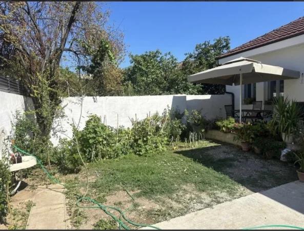 Tirane, shitet shtepi 2+1+Ballkon , 127 m² 280.000 € 