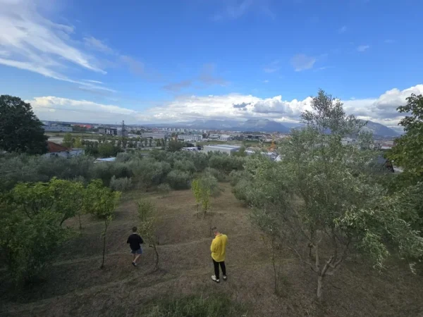 Tirane, shitet toke , 1.300 m² 403.000 € 