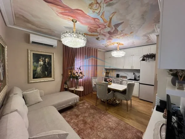 Tirane, jepet me qera apartament 2+1+Ballkon Kati 10, 73 m² 1.050 € (Myslym shyri)