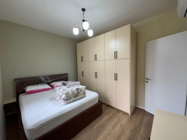Tirane, jepet me qera apartament 1+1 Kati 4, 700 € 