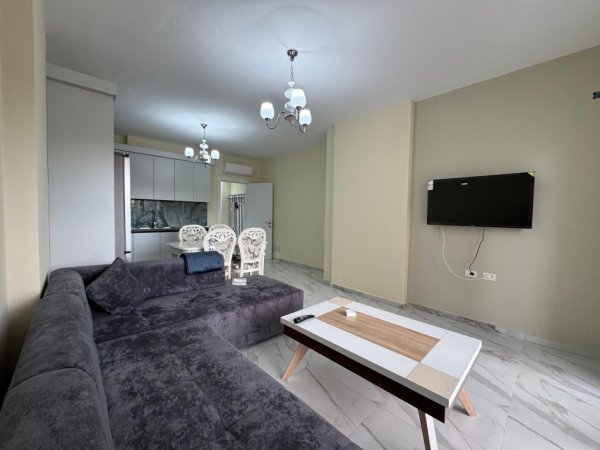 Tirane, jepet me qera apartament 1+1 Kati 4, 700 € 