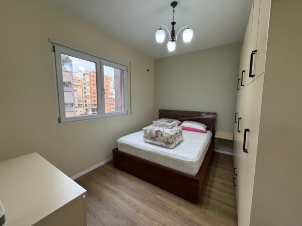 Tirane, jepet me qera apartament 1+1 Kati 4, 700 € 
