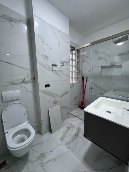 Tirane, jepet me qera apartament 1+1 Kati 4, 700 € 