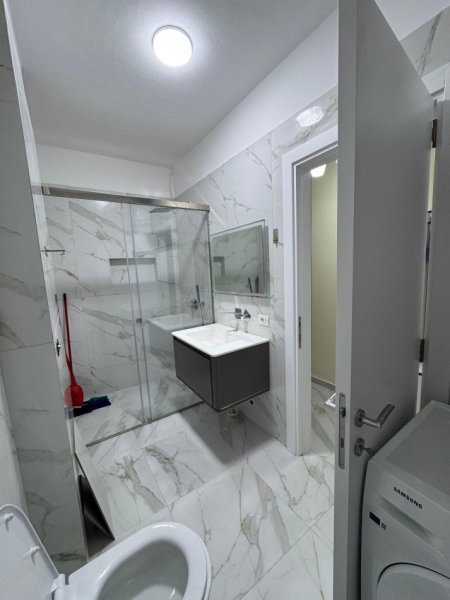 Tirane, jepet me qera apartament 1+1 Kati 4, 700 € 