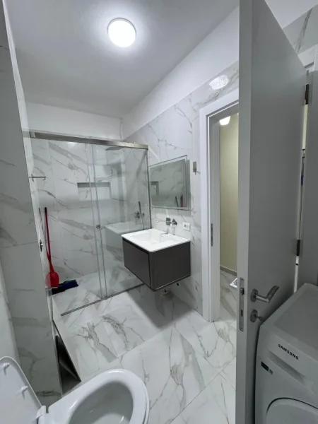 Tirane, jepet me qera apartament 1+1 Kati 4, 700 € 