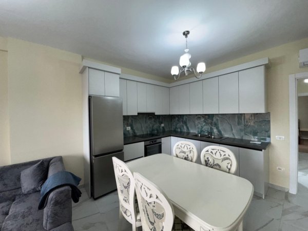 Tirane, jepet me qera apartament 1+1 Kati 4, 700 € 