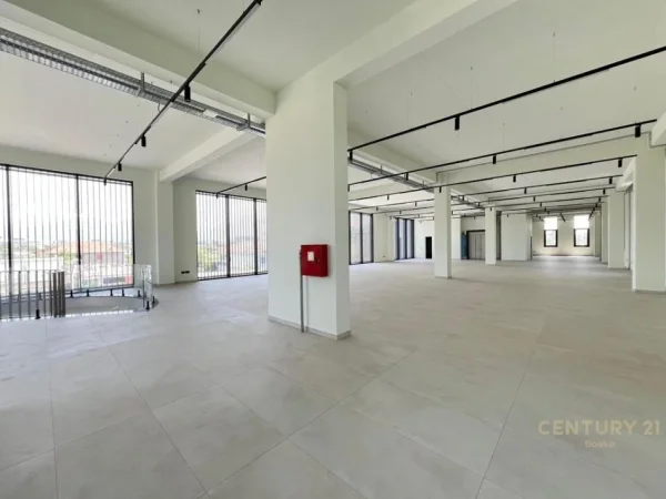 Tirane, jepet me qera magazine Kati 0, 3.000 m² 15.000 € (Mëzez)