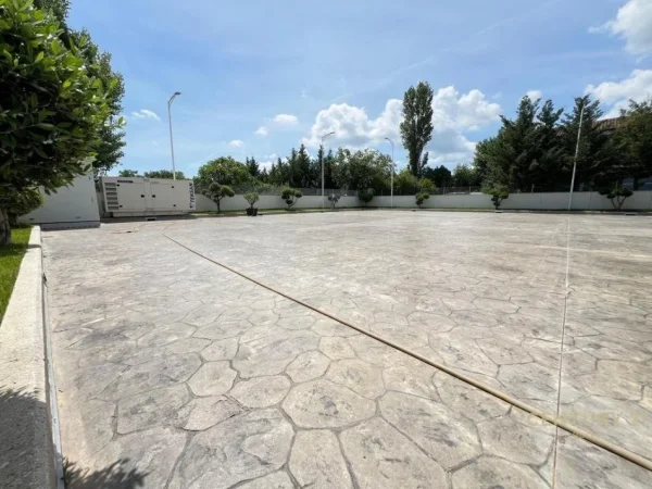 Tirane, jepet me qera magazine Kati 0, 3.000 m² 15.000 € (Mëzez)