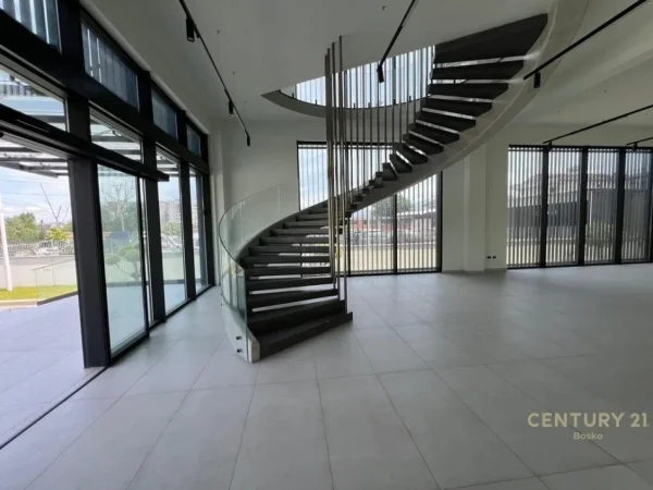 Tirane, jepet me qera magazine Kati 0, 3.000 m² 15.000 € (Mëzez)