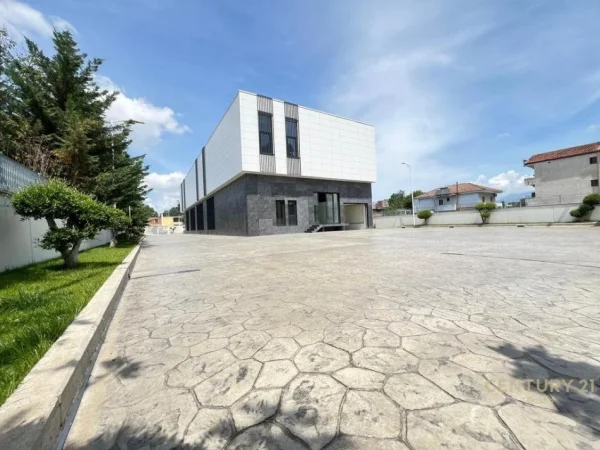 Tirane, jepet me qera magazine Kati 0, 3.000 m² 15.000 € (Mëzez)