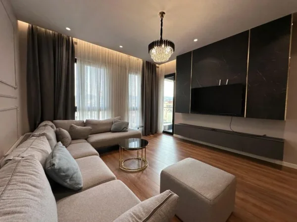Tirane, jepet me qera apartament 2+1 Kati 10, 125 m² 1.200 € (Square 21)