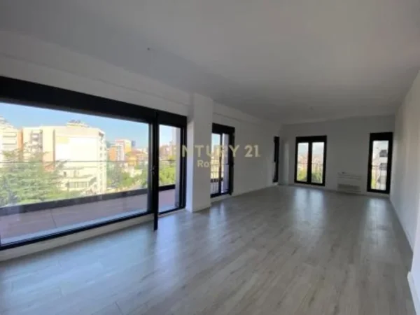 Tirane, jepet me qera zyre Kati 7, 110 m² 900 € (RRUGA E ELBASANIT)