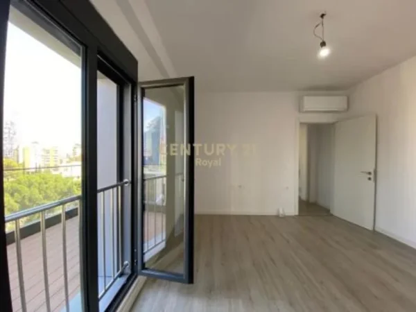 Tirane, jepet me qera zyre Kati 7, 110 m² 900 € (RRUGA E ELBASANIT)