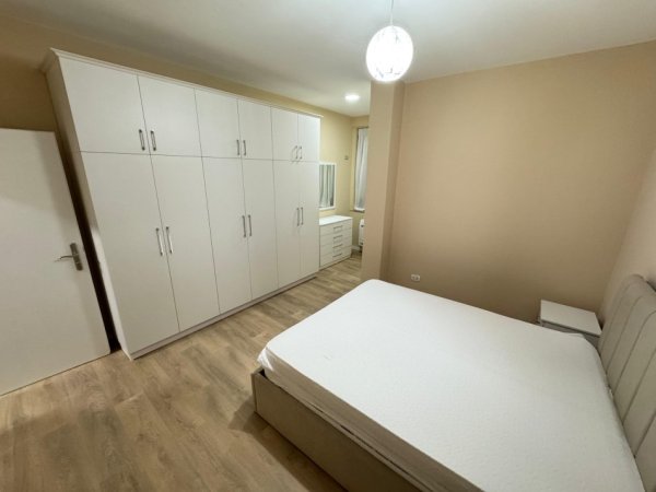 Tirane, jepet me qera apartament 1+1+Ballkon Kati 4, 600 € 