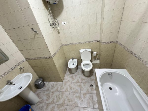 Tirane, jepet me qera apartament 1+1+Ballkon Kati 4, 600 € 