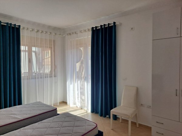 Apartament 2+1 me Qira tek Liqeni Artificial Super Pamje me 2 Ballkone dhe Post Parkimi te Perfshire, Kati 4, 90 m² 950 €uro