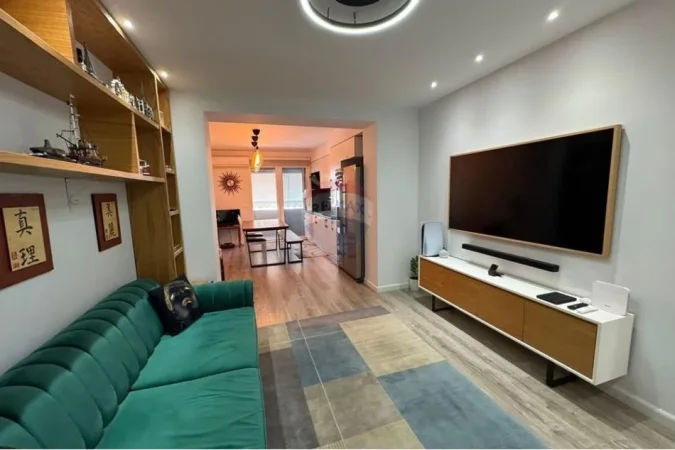 Tirane, jepet me qera apartament 2+1 Kati 3, 95 m² 1.000 € (Bllok)