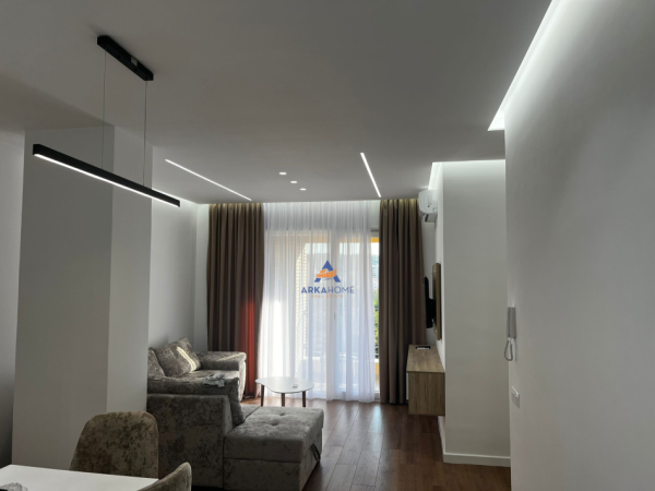 Tirane, jepet me qera apartament 2+1+Ballkon , 115 m² 800 € (PRANE VOTRES, ISH FUSHA E AVIACIONIT)