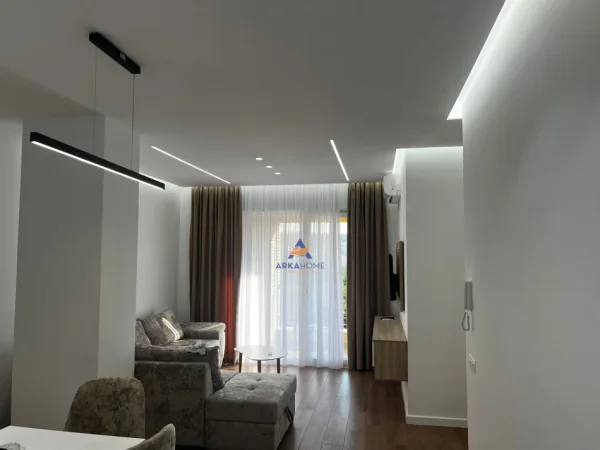 Tirane, jepet me qera apartament 2+1+Ballkon , 115 m² 800 € (PRANE VOTRES, ISH FUSHA E AVIACIONIT)