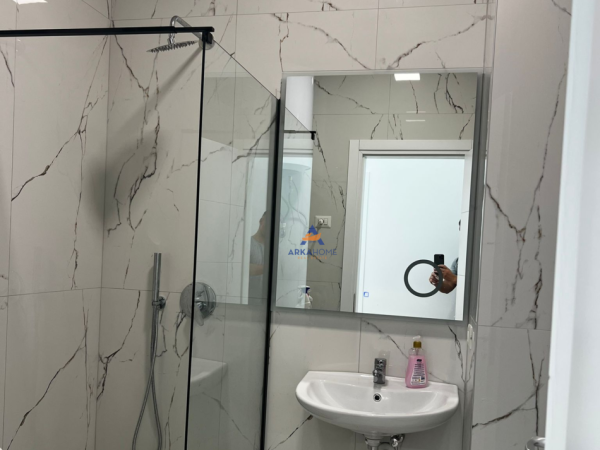 Tirane, jepet me qera apartament 2+1+Ballkon , 115 m² 800 € (PRANE VOTRES, ISH FUSHA E AVIACIONIT)