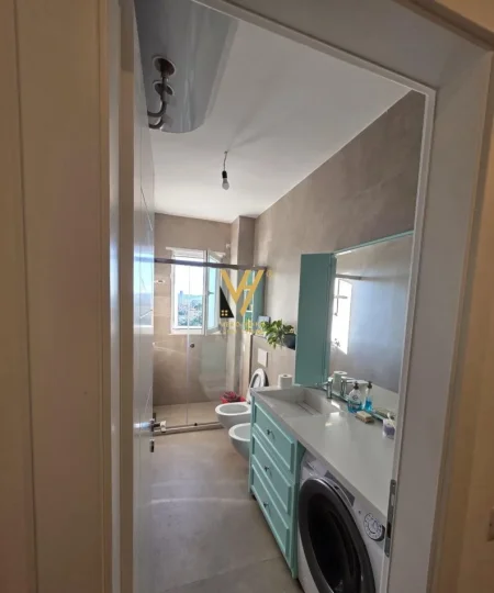 Tirane, jepet me qera apartament 1+1+Ballkon Kati 6, 60 m² 750 € (PORCELAN)