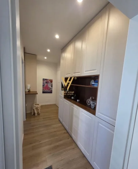 Tirane, jepet me qera apartament 1+1+Ballkon Kati 6, 60 m² 750 € (PORCELAN)