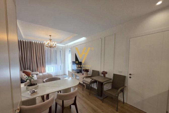 Tirane, jepet me qera apartament 1+1+Ballkon Kati 6, 60 m² 750 € (PORCELAN)