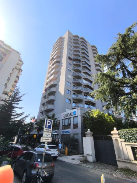 Tirane, jepet me qera zyre Kati 1, 139 m² 1.600 € (Rruga Ukraina e Lire)